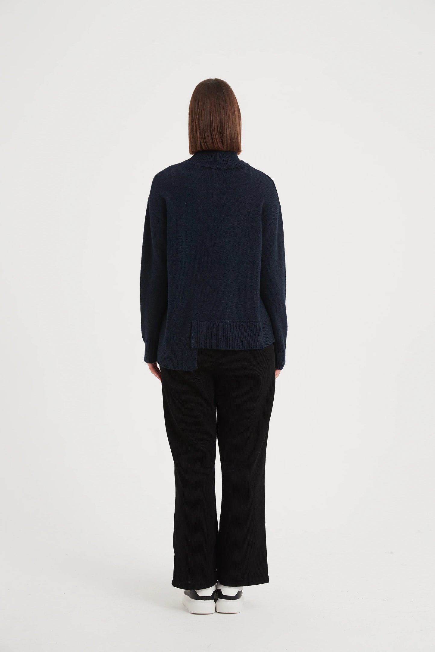 Asymmetric Hem Knit Navy